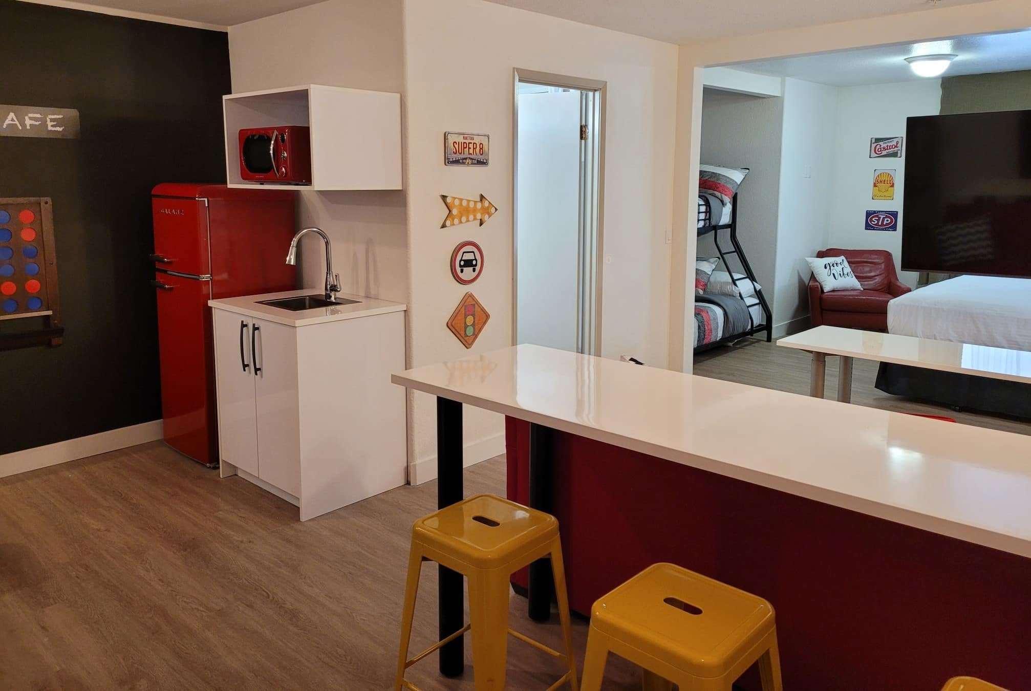 Hotel Super 8 By Wyndham Shawnessy Area 3*